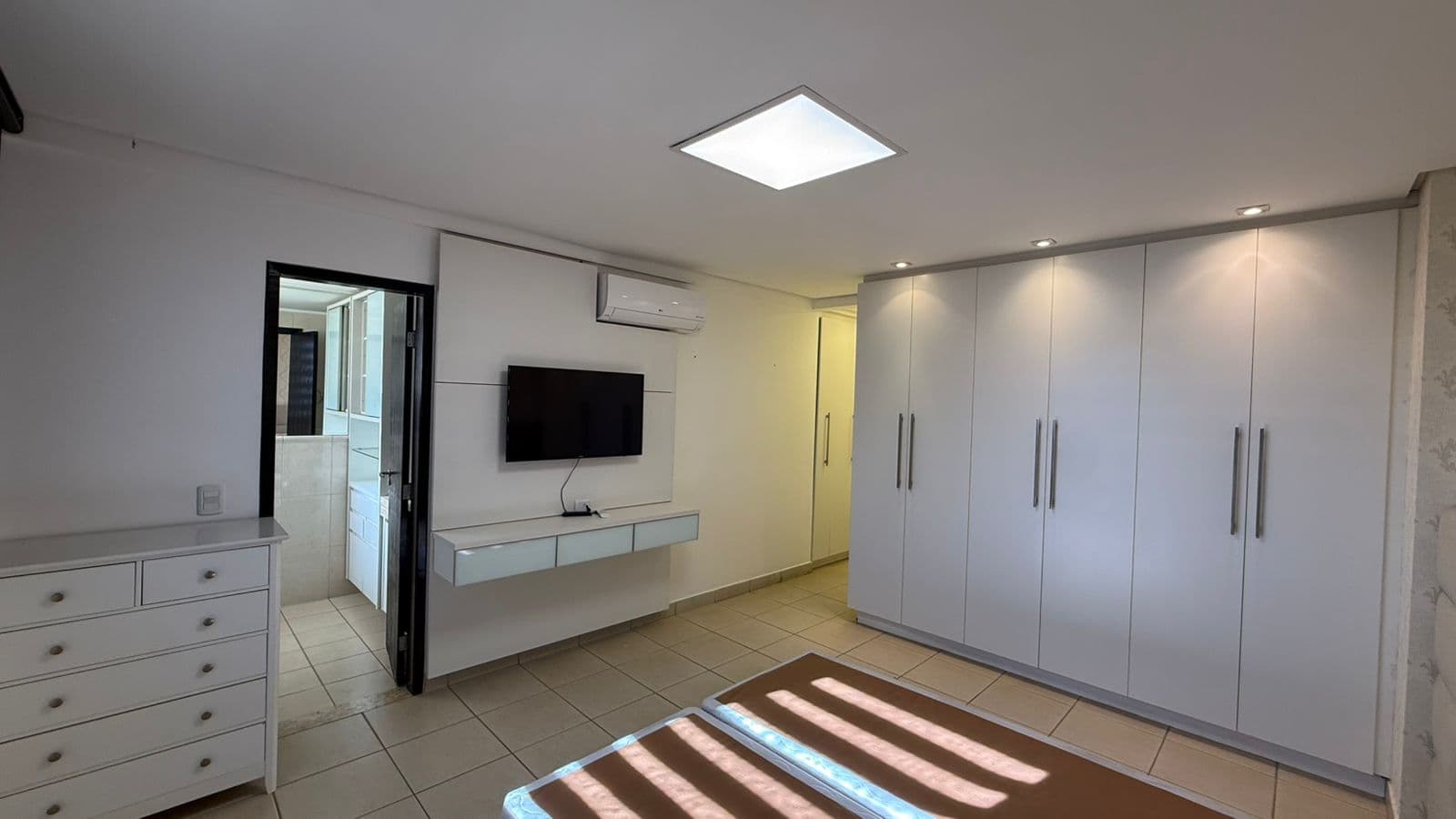 APARTAMENTO 3 QUARTOS E 1 SUITE SETOR BUENO - SOUSA ANDRADE