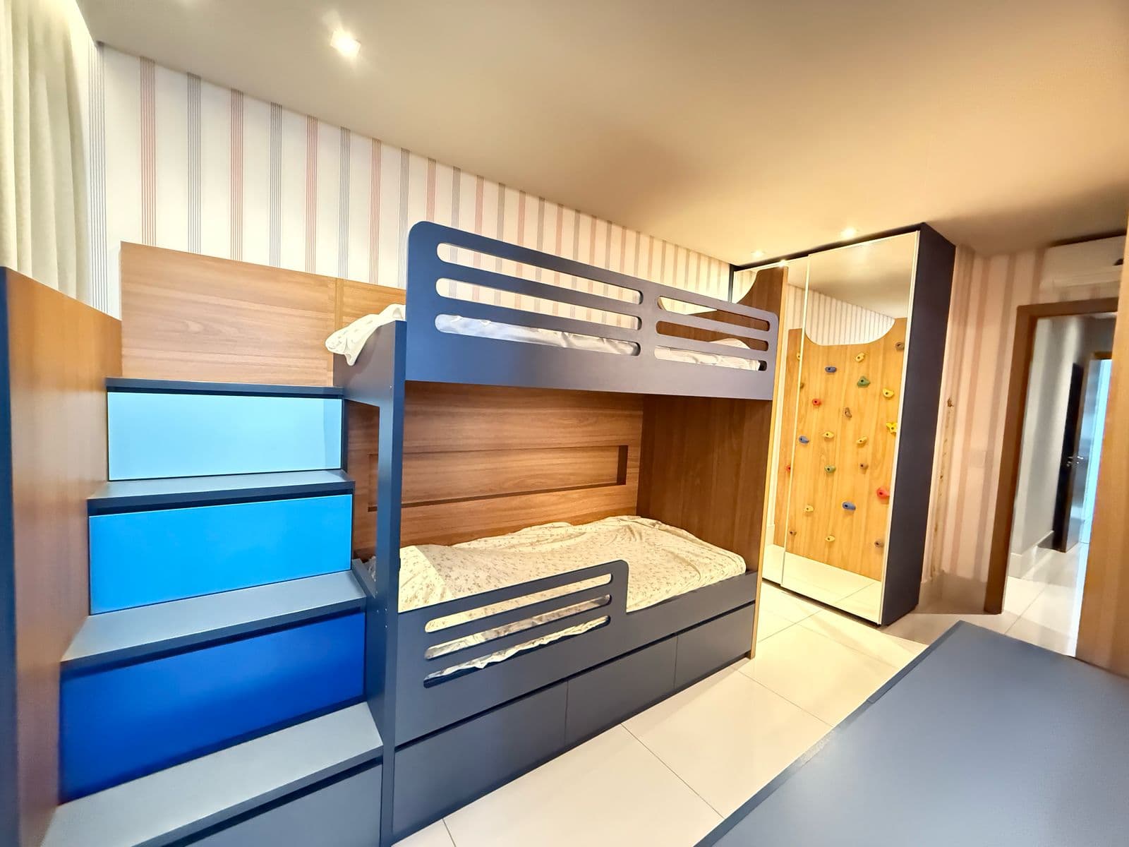 APARTAMENTO 4 SUITES PLENAS NO SETOR OESTE - POEME LAGO DAS ROSAS