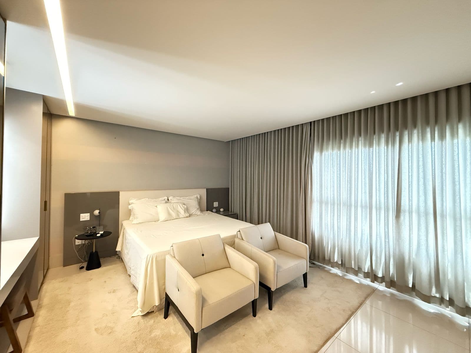 APARTAMENTO 4 SUITES PLENAS NO SETOR OESTE - POEME LAGO DAS ROSAS