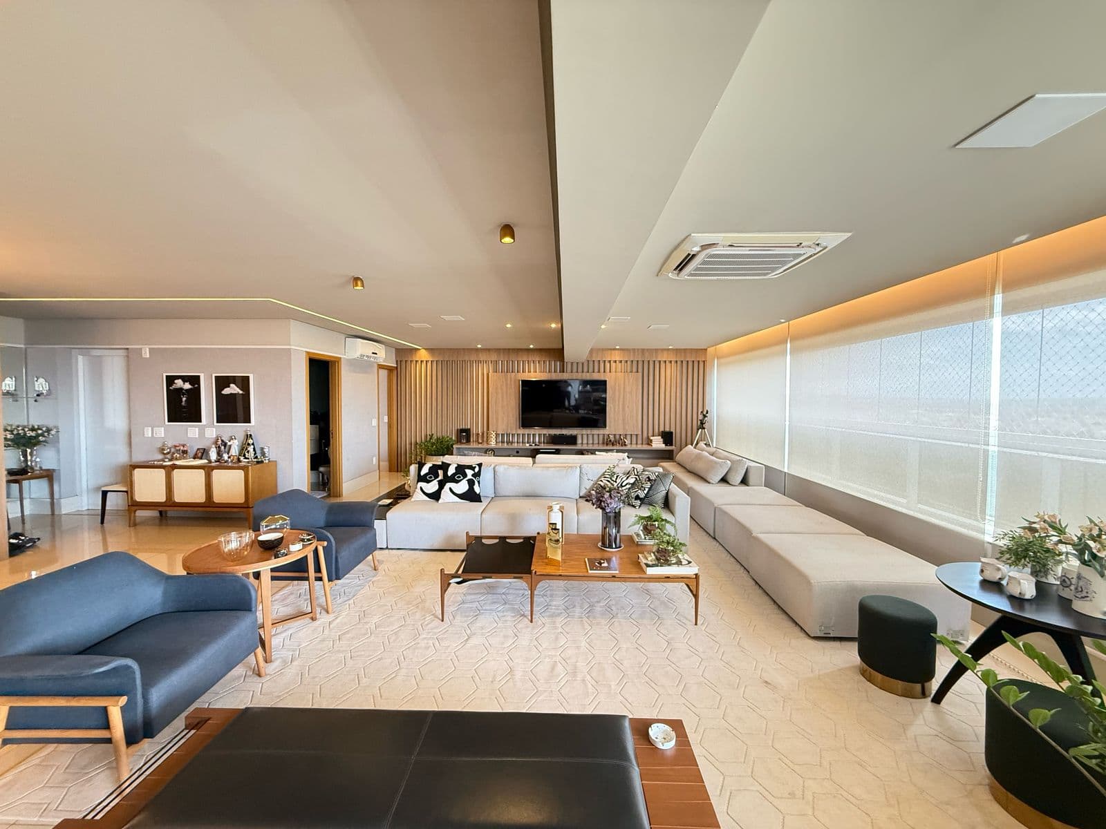 APARTAMENTO 4 SUITES PLENAS NO SETOR OESTE - POEME LAGO DAS ROSAS