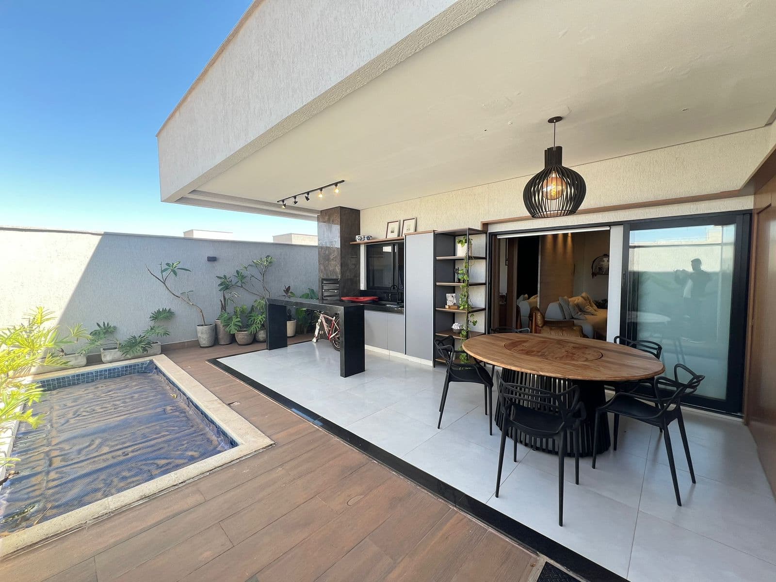 CASA 3 SUITES EM CONDOMINIO - SENADOR CANEDO - JARDINS BOLONHA
