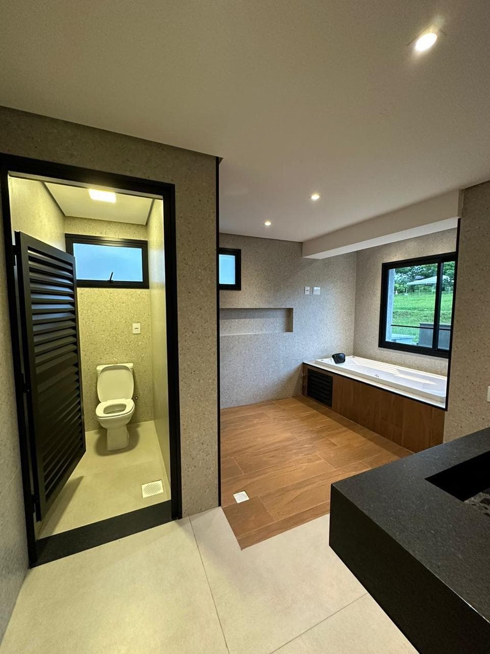 CASA TÉRREA CONDOMINIO 3 SUITES - SENADOR CANEDO – JARDINS CAPRI