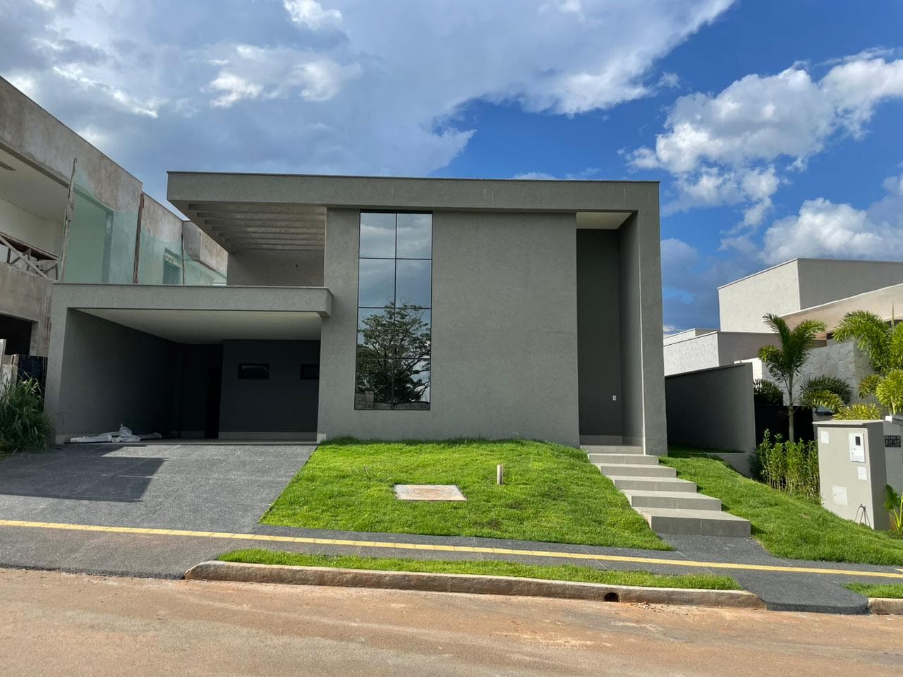 Casa Térrea em Condominio 4 suites plenas - Portal do Sol Garden