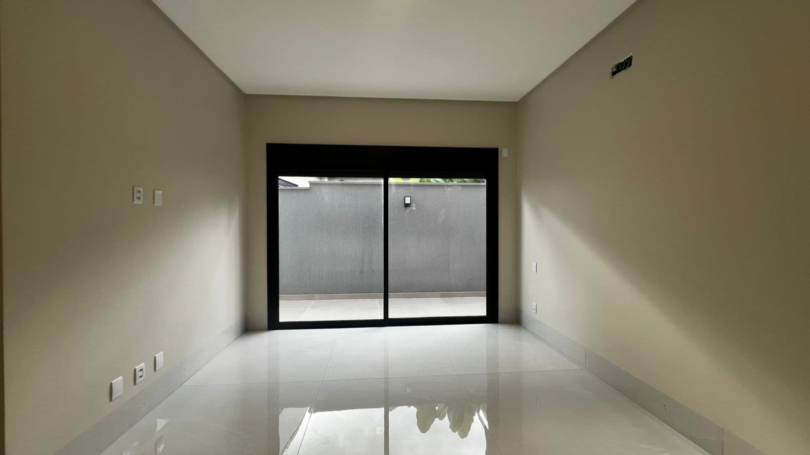 Casa Térrea em Condomínio 4 suítes plenas - Portal do Sol Garden