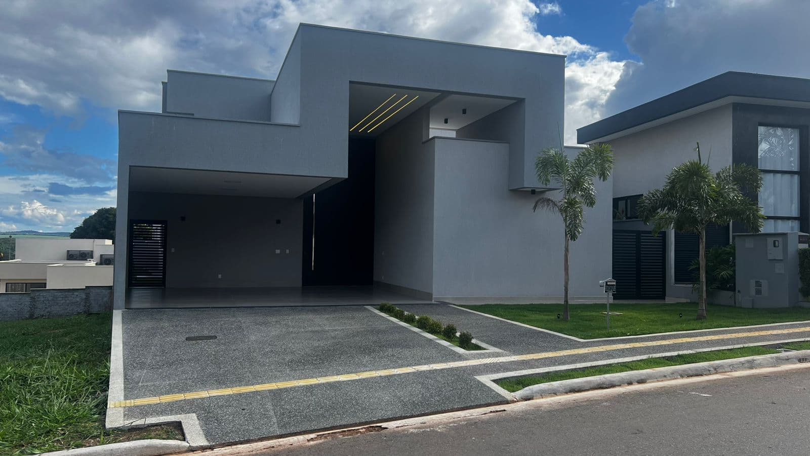 Casa Térrea em Condomínio 4 suítes plenas - Portal do Sol Garden