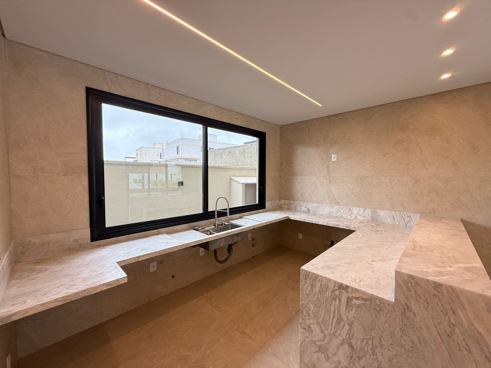 SOBRADO 4 QUARTOS E 3 SUITES CONDOMINIO - JARDINS FRANÇA