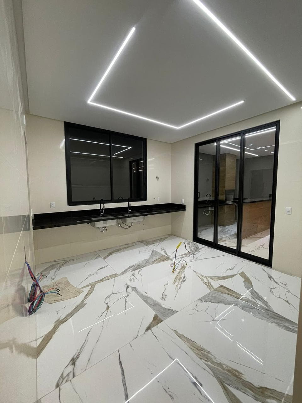 SOBRADO EM CONDOMINIO 4 SUITES - PORTAL DO SOL GREEN
