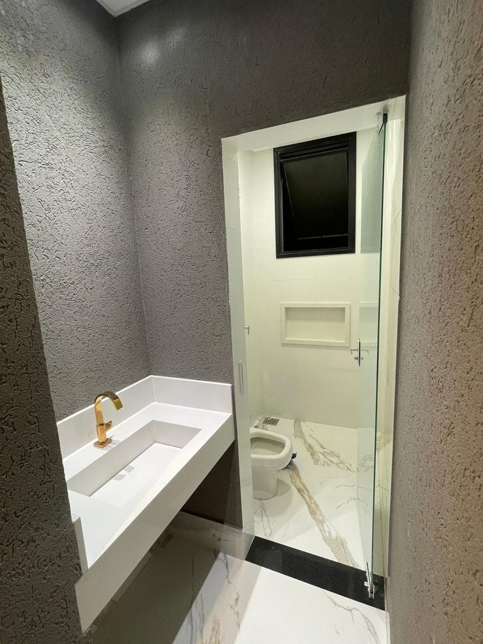 SOBRADO EM CONDOMINIO 4 SUITES - PORTAL DO SOL GREEN