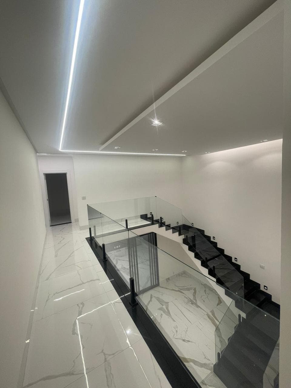 SOBRADO EM CONDOMINIO 4 SUITES - PORTAL DO SOL GREEN
