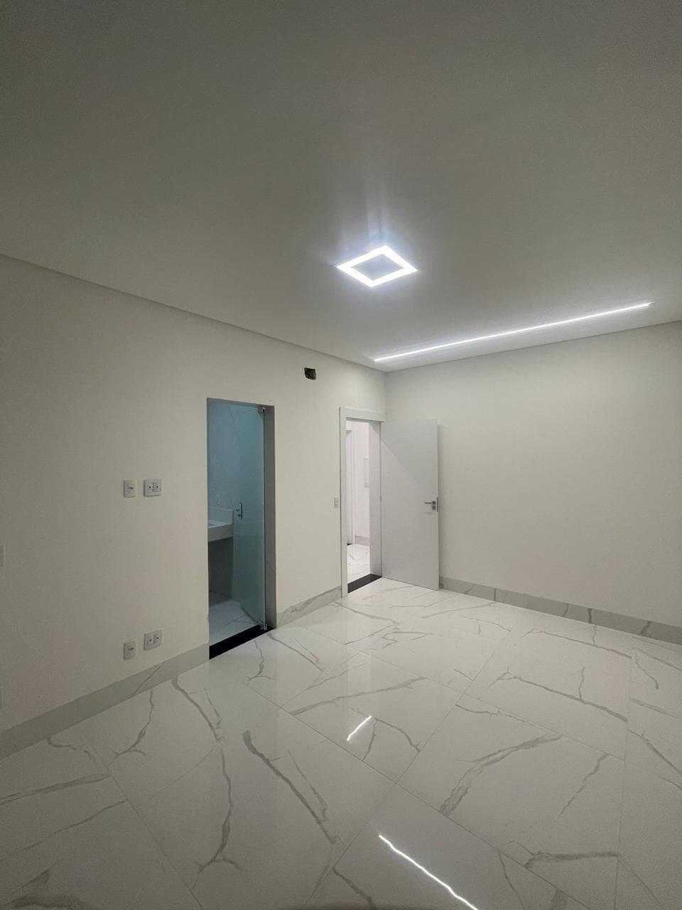 SOBRADO EM CONDOMINIO 4 SUITES - PORTAL DO SOL GREEN